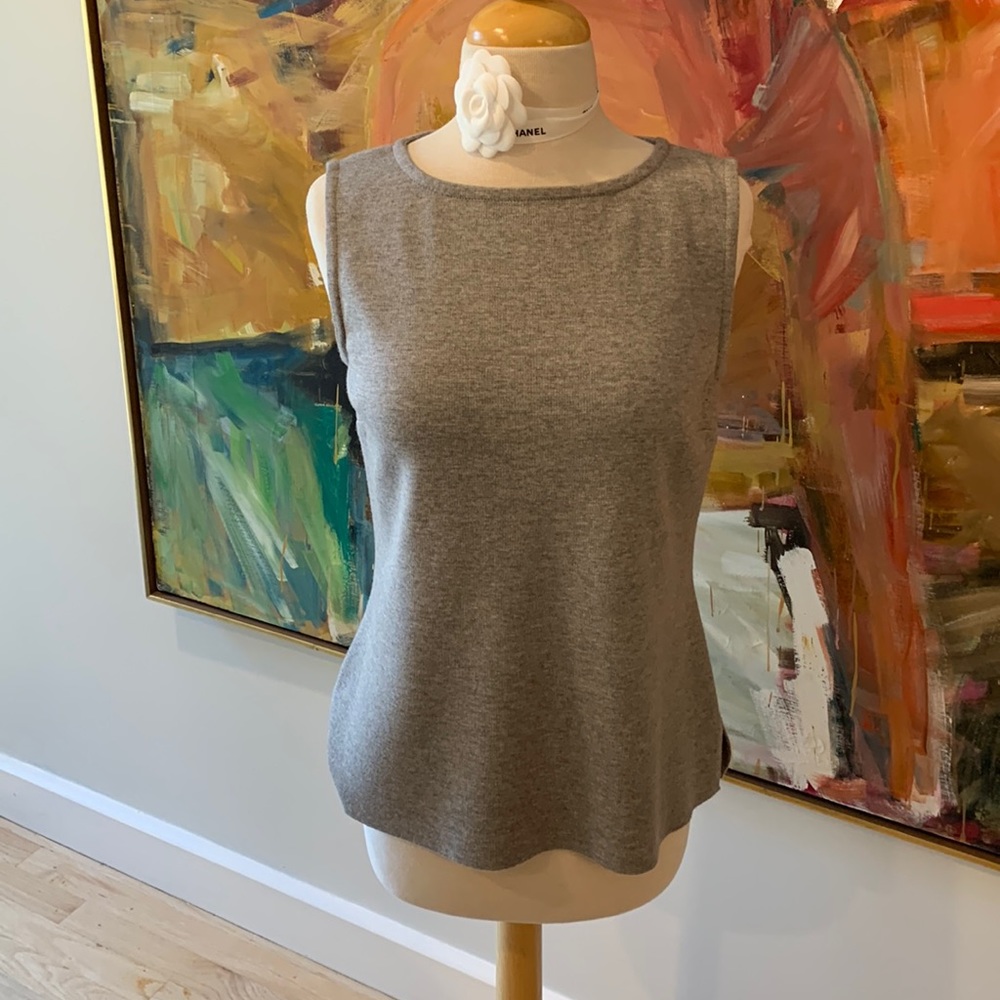 NWT St. John tank top shell in light gray melange. Size petite.